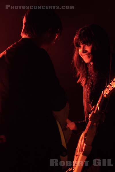 SCHOOL OF SEVEN BELLS - 2009-03-05 - PARIS - Point Ephemere - 